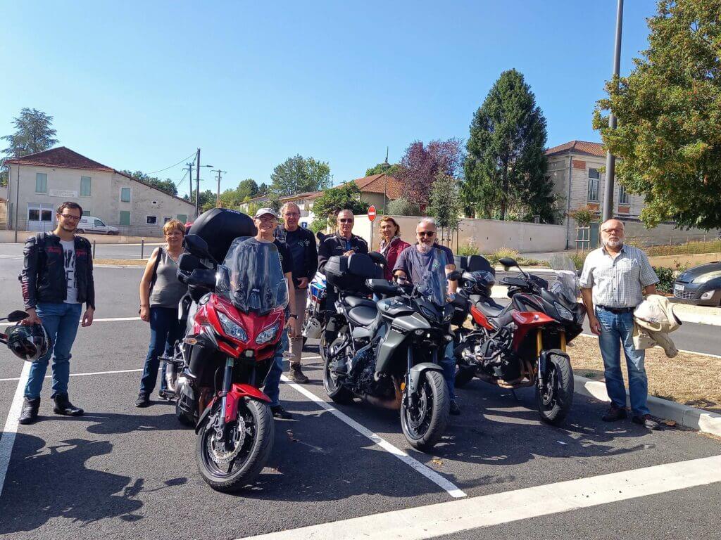 Le groupe et les motos