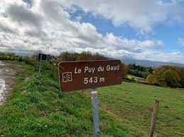 Pancarte indiquant l'altitude du Puy-du-Gaud