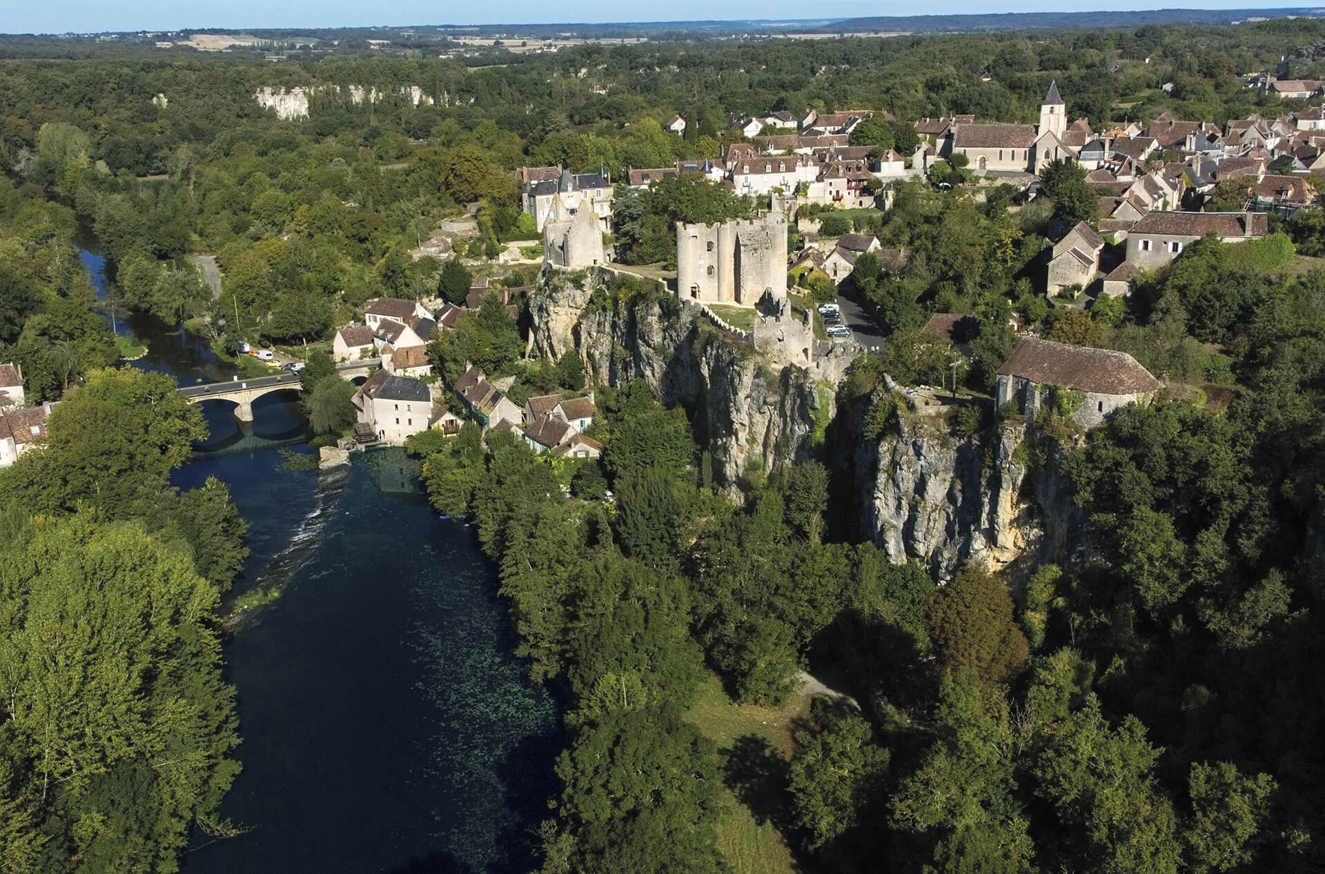 Photo aérienne du village de Angles-sur-l'Anglin