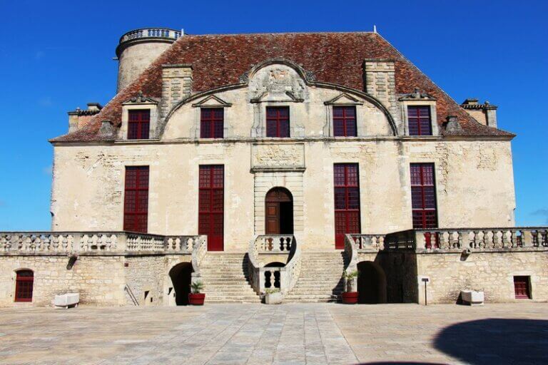 Vue façade chateau de Duras