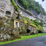 Vue sur la falaise de la Roque-Saint-Christophe