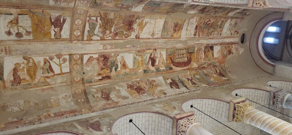 Peintures au plafond dans l'abbaye-saint-savin