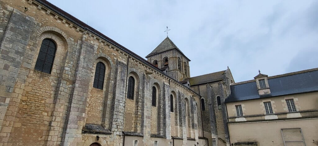 Vue arrière sur l'abbaye