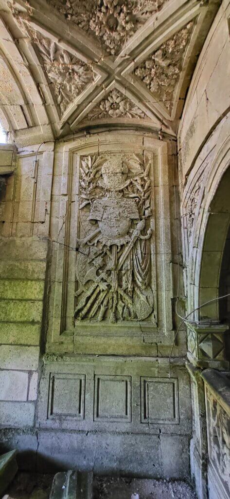 Panneau en pierre armes Château de La Rochebeaucourt