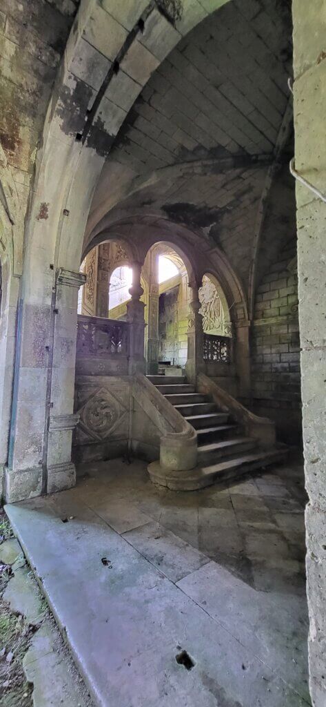 Escaliers en pierre Château de La Rochebeaucourt