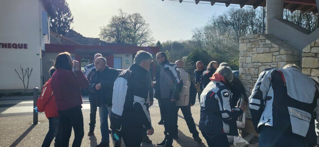 Groupe de motards en pause café