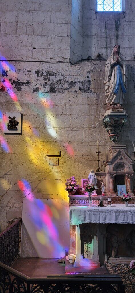 Reflets vitraux église de La Rochebeaucourt