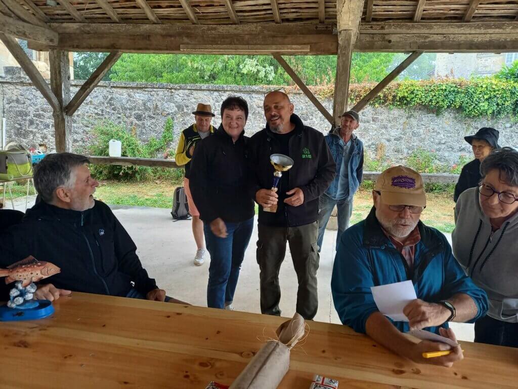 Les gagnants avec leur trophée