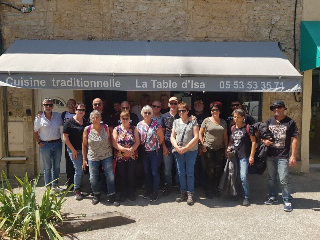 Le groupe devant le restaurant "La Table d'Isa"