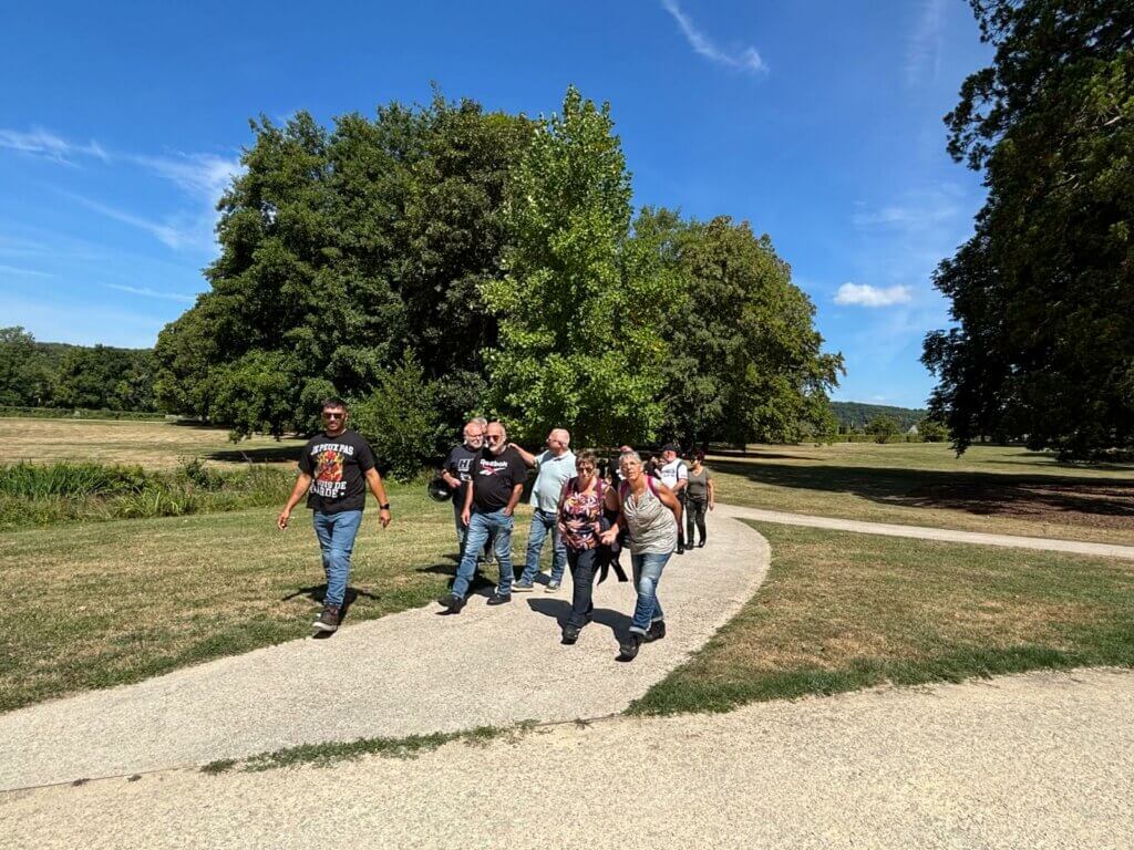 Groupe dans le parc du château de Campagne