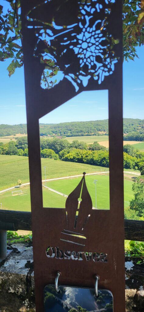 Décoration acier ouverte sur paysage