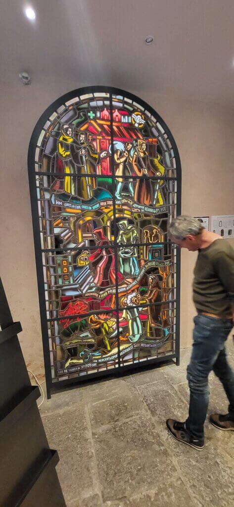 Ancien vitrail de l'abbaye de Conques