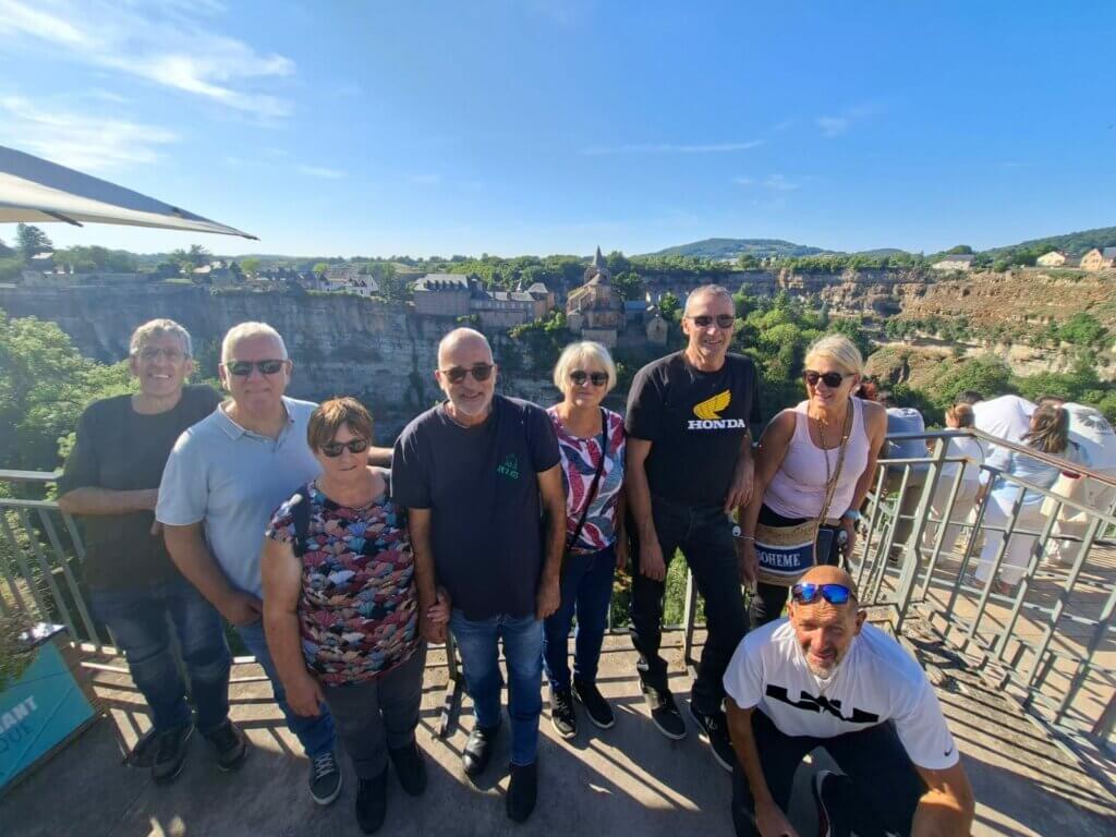 Une partie du groupe devant le trou de Bozouls