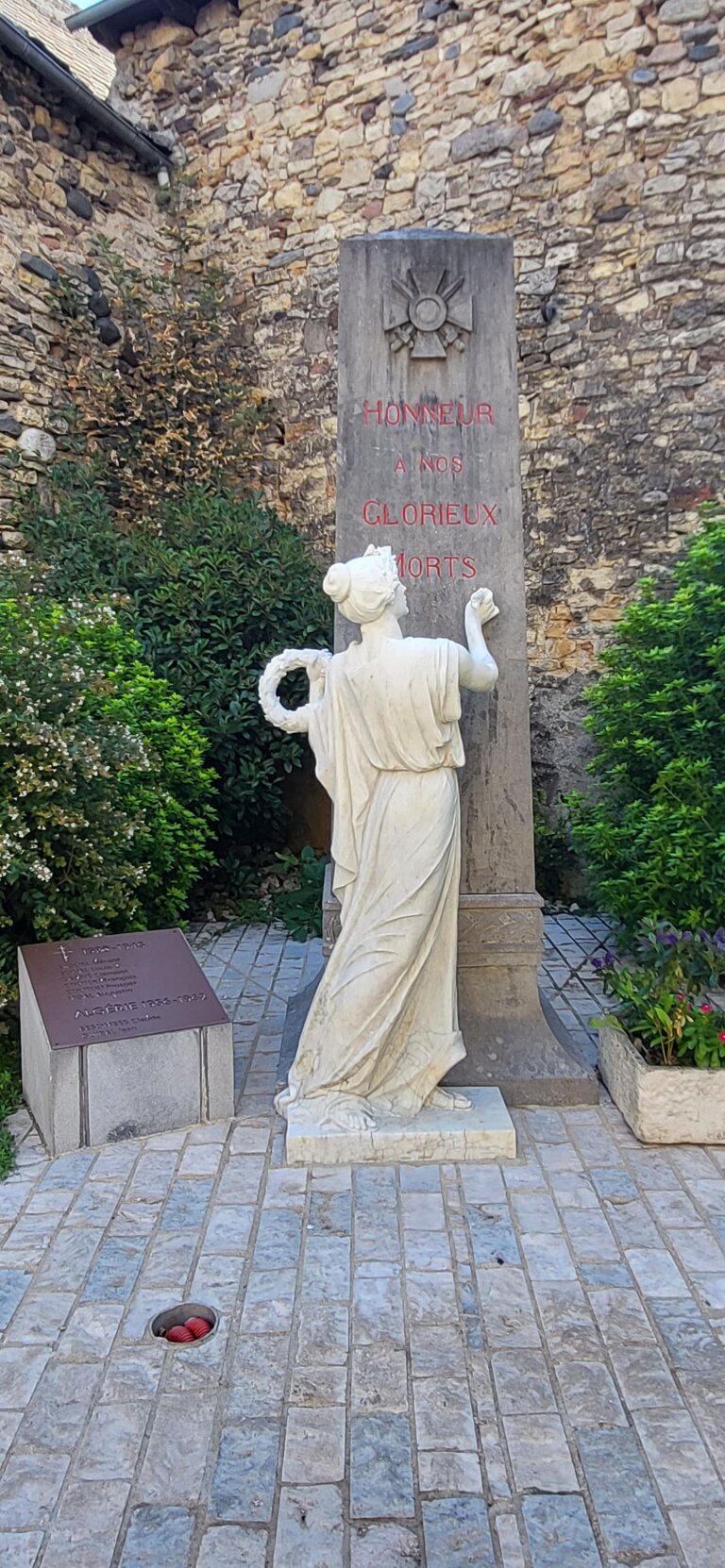 Statue monument aux morts