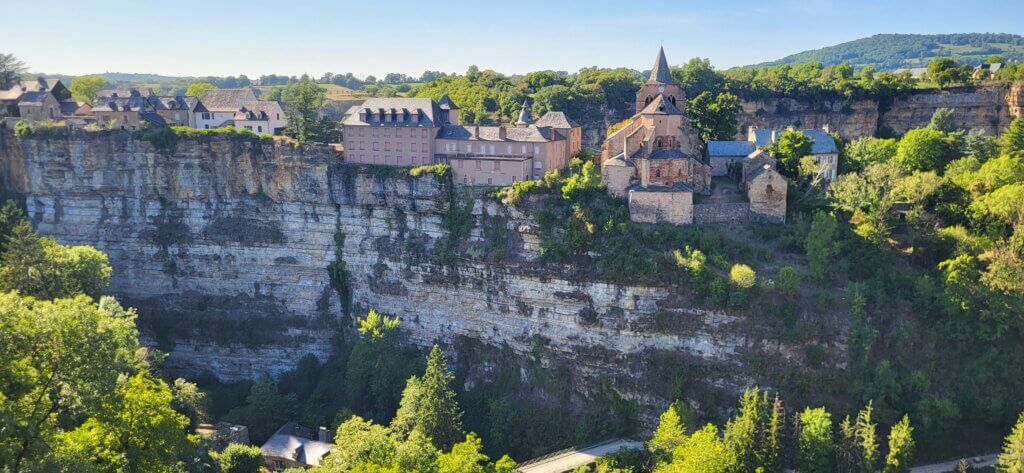 Vue sur église de Bozouls