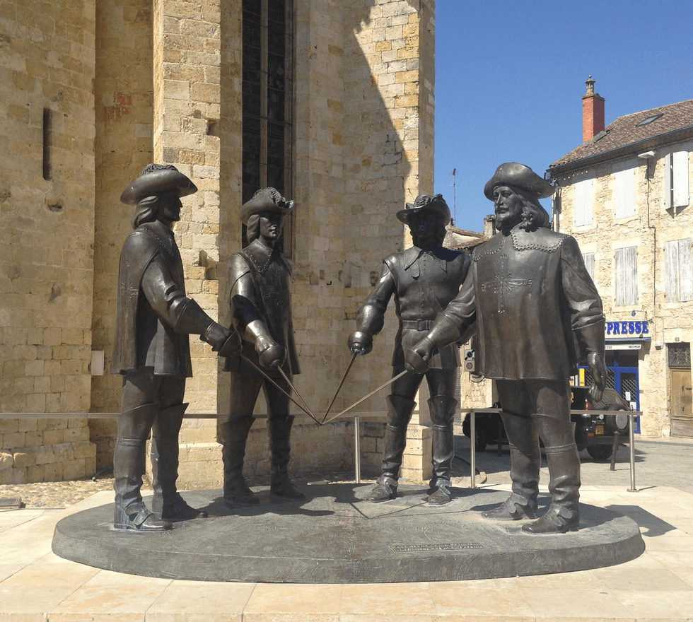 Statues des mousquetaires à Condom