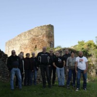 Groupe devant les ruines du château du Cluis-Dessous