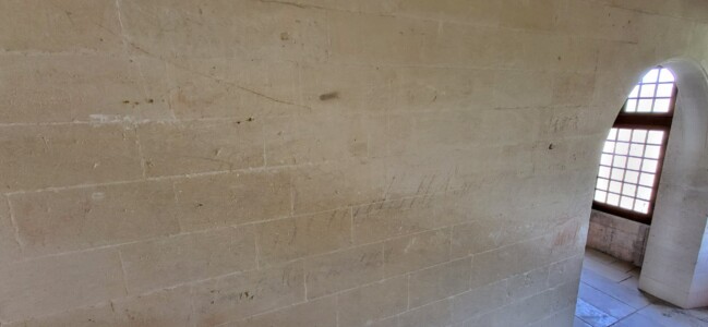 Graffitis anciens sur les murs