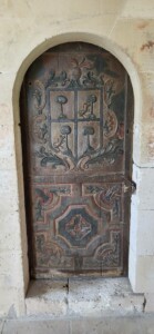 Porte en bois sculpté