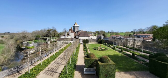 Vue sur le jardin du château