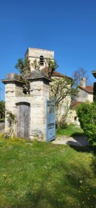 Entrée cour de maison au village d'Argentine